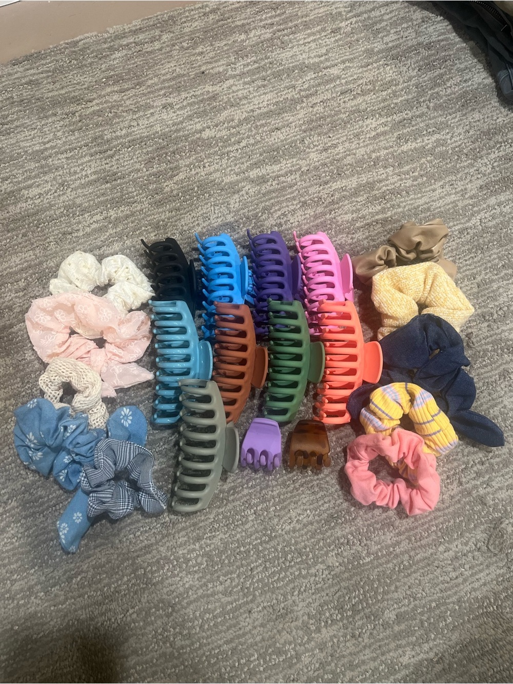Assorted Kids Hair Clips & Scrunchies Set - Multicolor